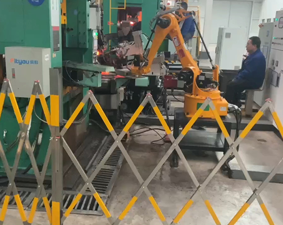 軸承擴(kuò)孔機(jī)械手，軸承整徑機(jī)械手，自動(dòng)鍛造軸承套圈，擺臂鍛造機(jī)械手，熱鍛機(jī)械手，鍛壓自動(dòng)化設(shè)備