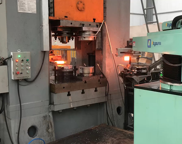 齒輪鍛造機(jī)械手，差速齒輪自動(dòng)鍛造機(jī)械手，自動(dòng)鍛造高速齒輪，擺臂鍛造機(jī)械手，熱鍛機(jī)械手，鍛壓自動(dòng)化生產(chǎn)線